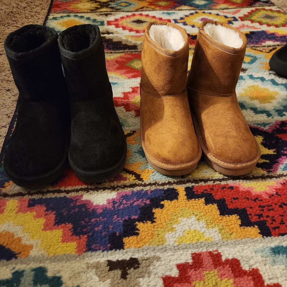 Cozy Kids Boots - Black and Tan